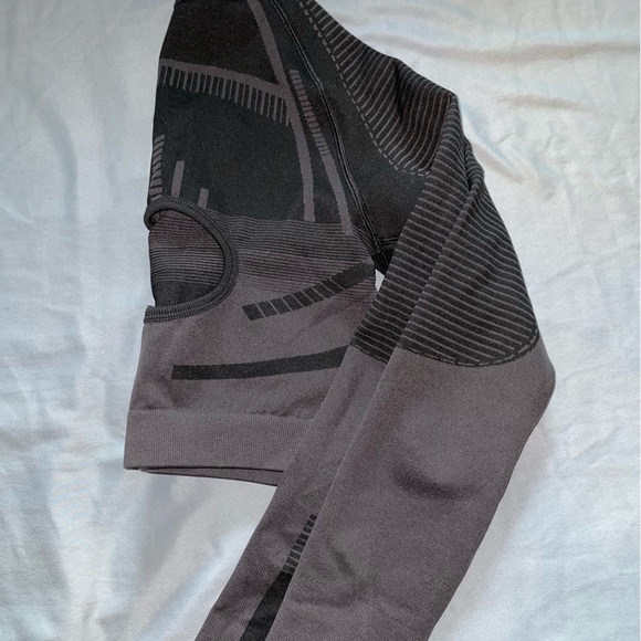 Gymshark long sleeve workout top, backless design - Picture 2 of 5